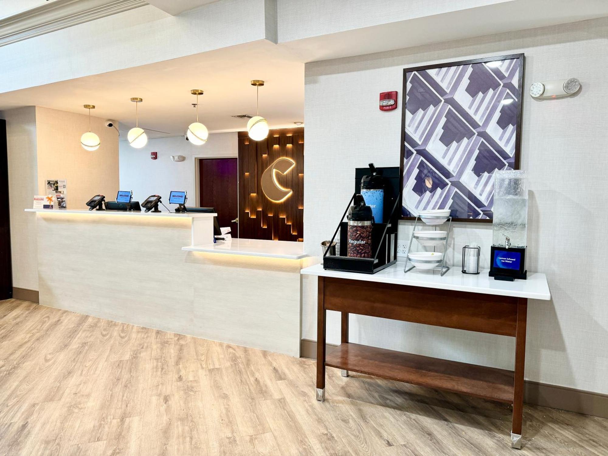 Comfort Suites East Brunswick - South River Zewnętrze zdjęcie