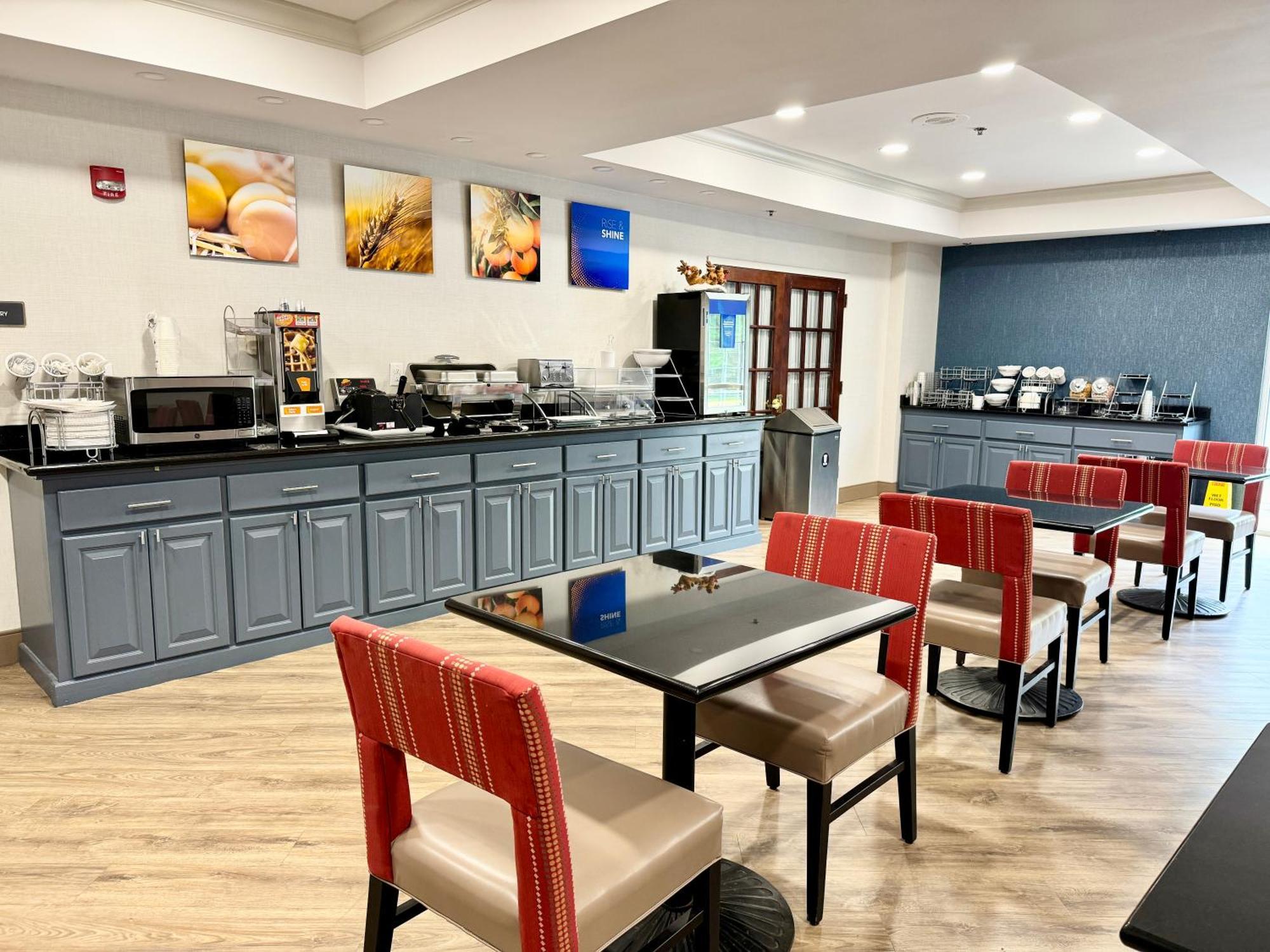 Comfort Suites East Brunswick - South River Zewnętrze zdjęcie