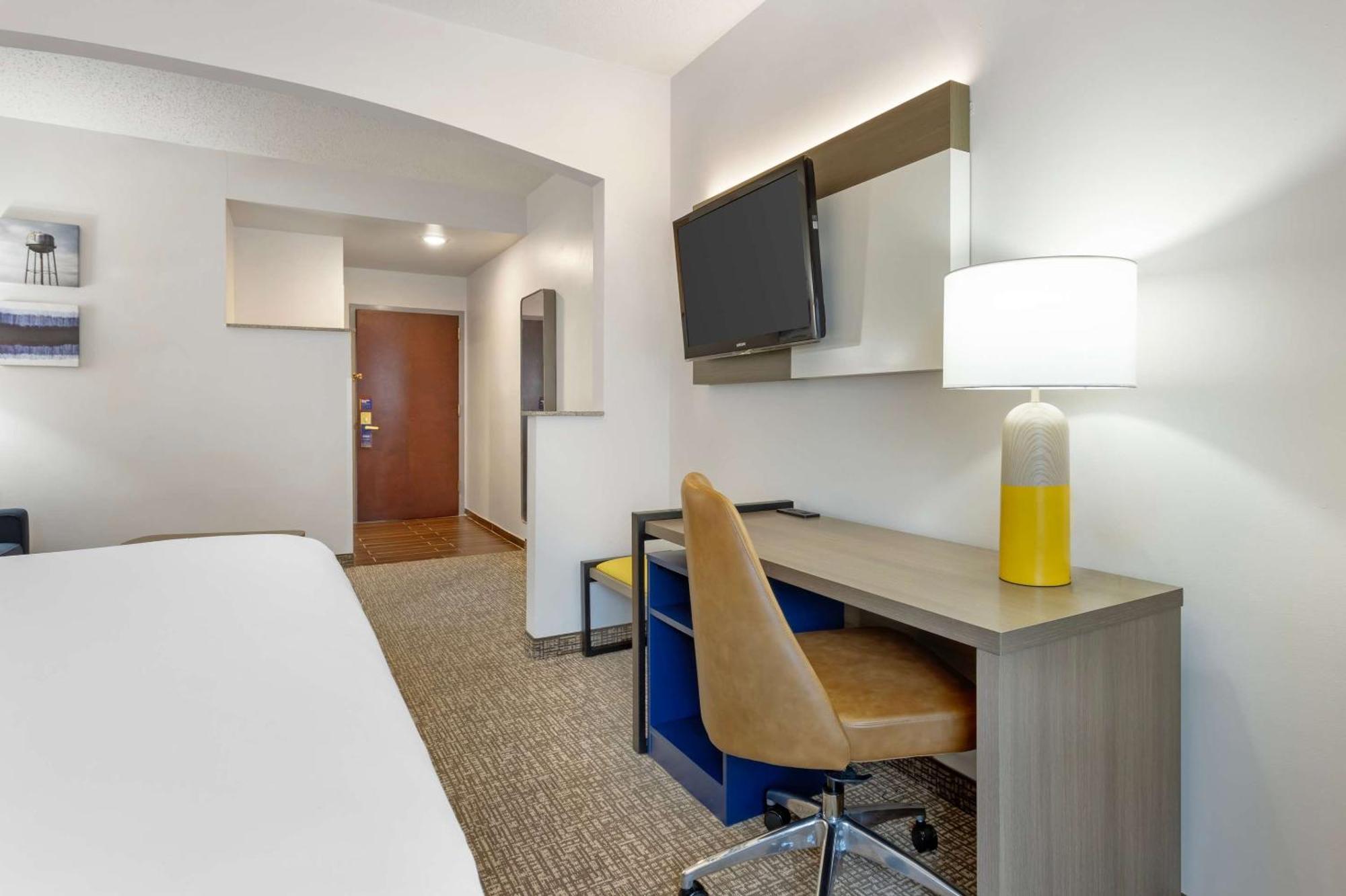 Comfort Suites East Brunswick - South River Zewnętrze zdjęcie