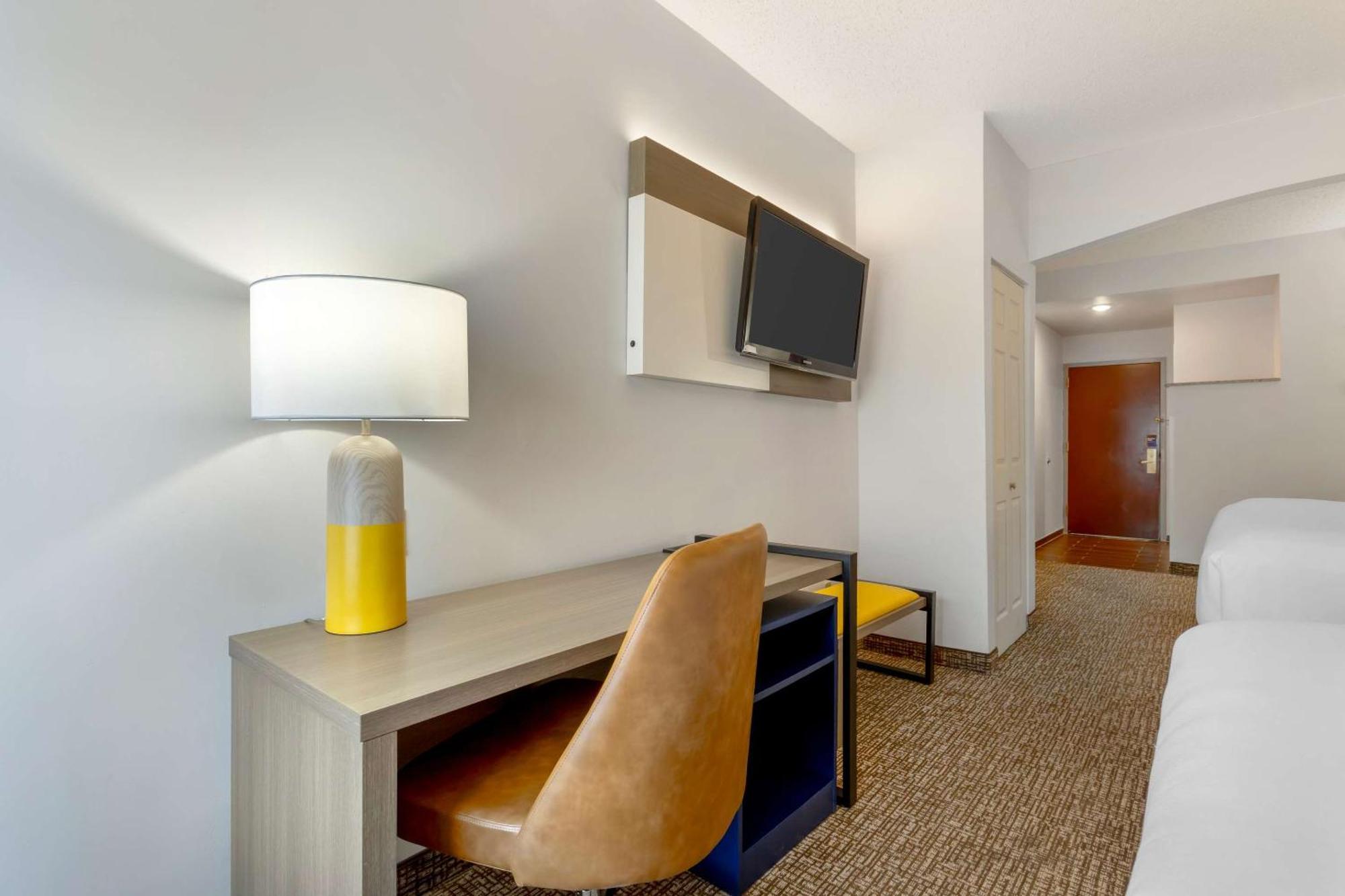 Comfort Suites East Brunswick - South River Zewnętrze zdjęcie