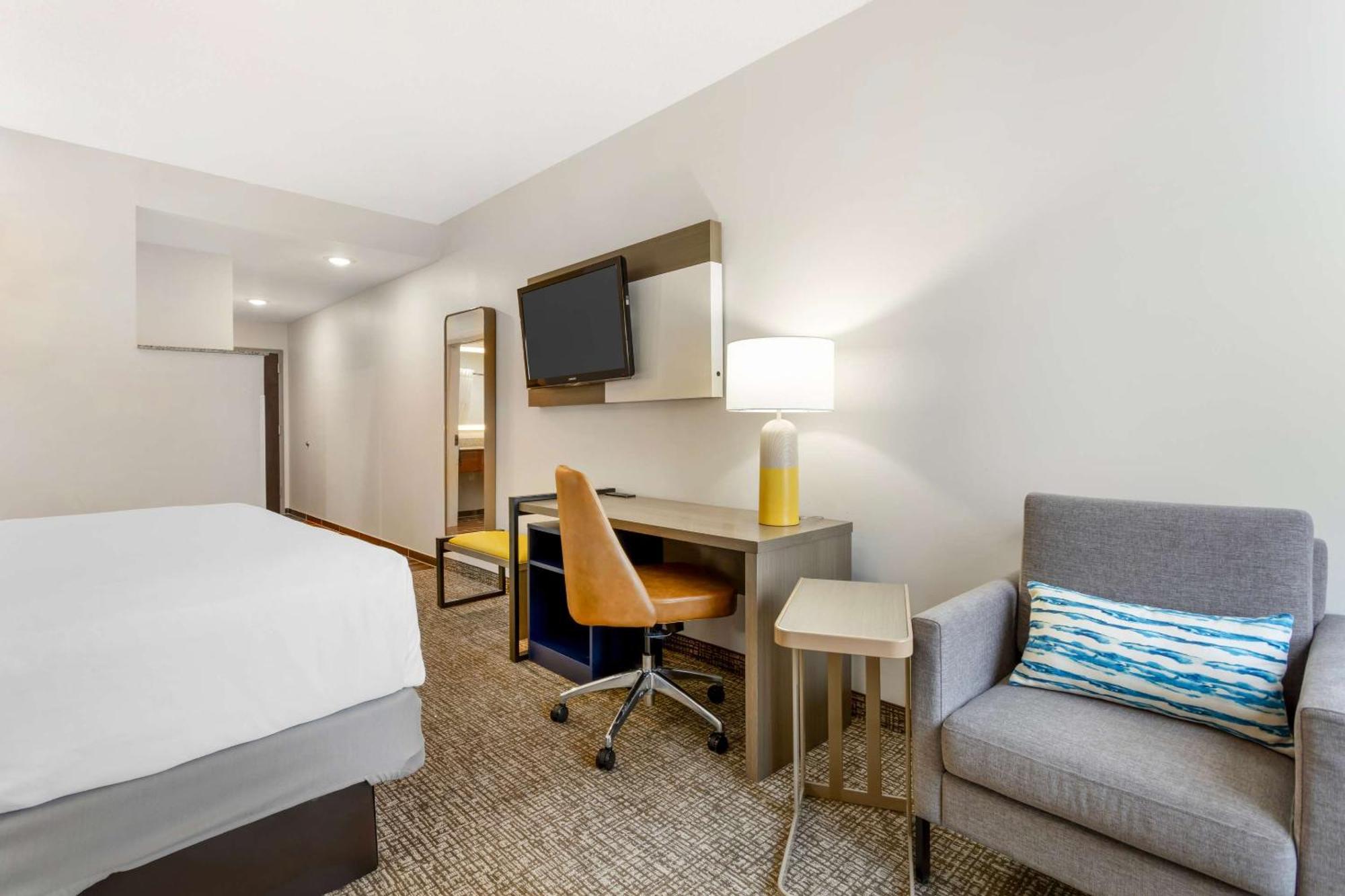 Comfort Suites East Brunswick - South River Zewnętrze zdjęcie