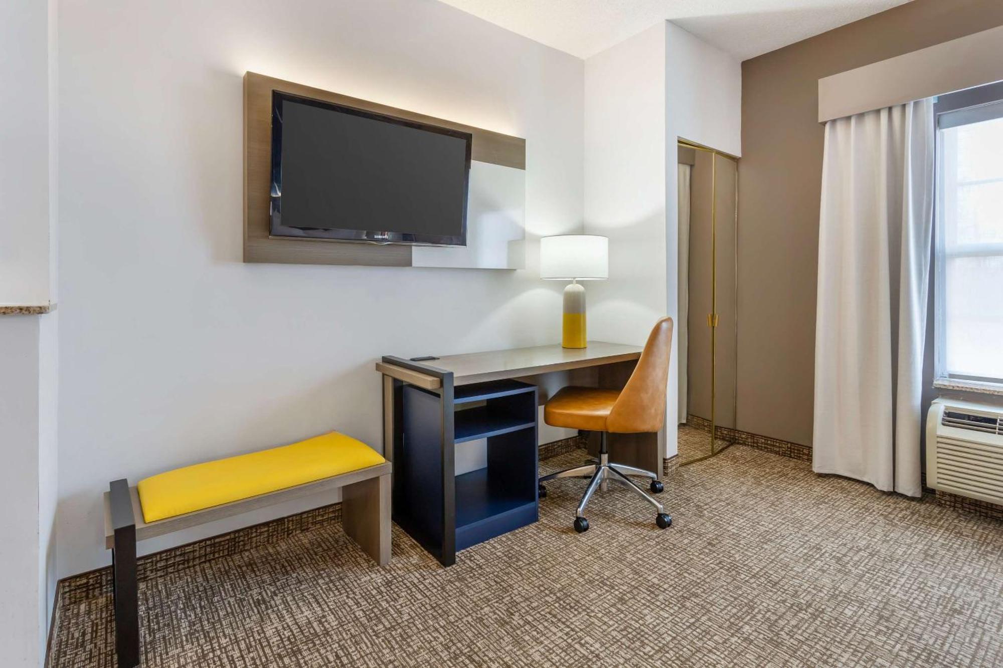 Comfort Suites East Brunswick - South River Zewnętrze zdjęcie