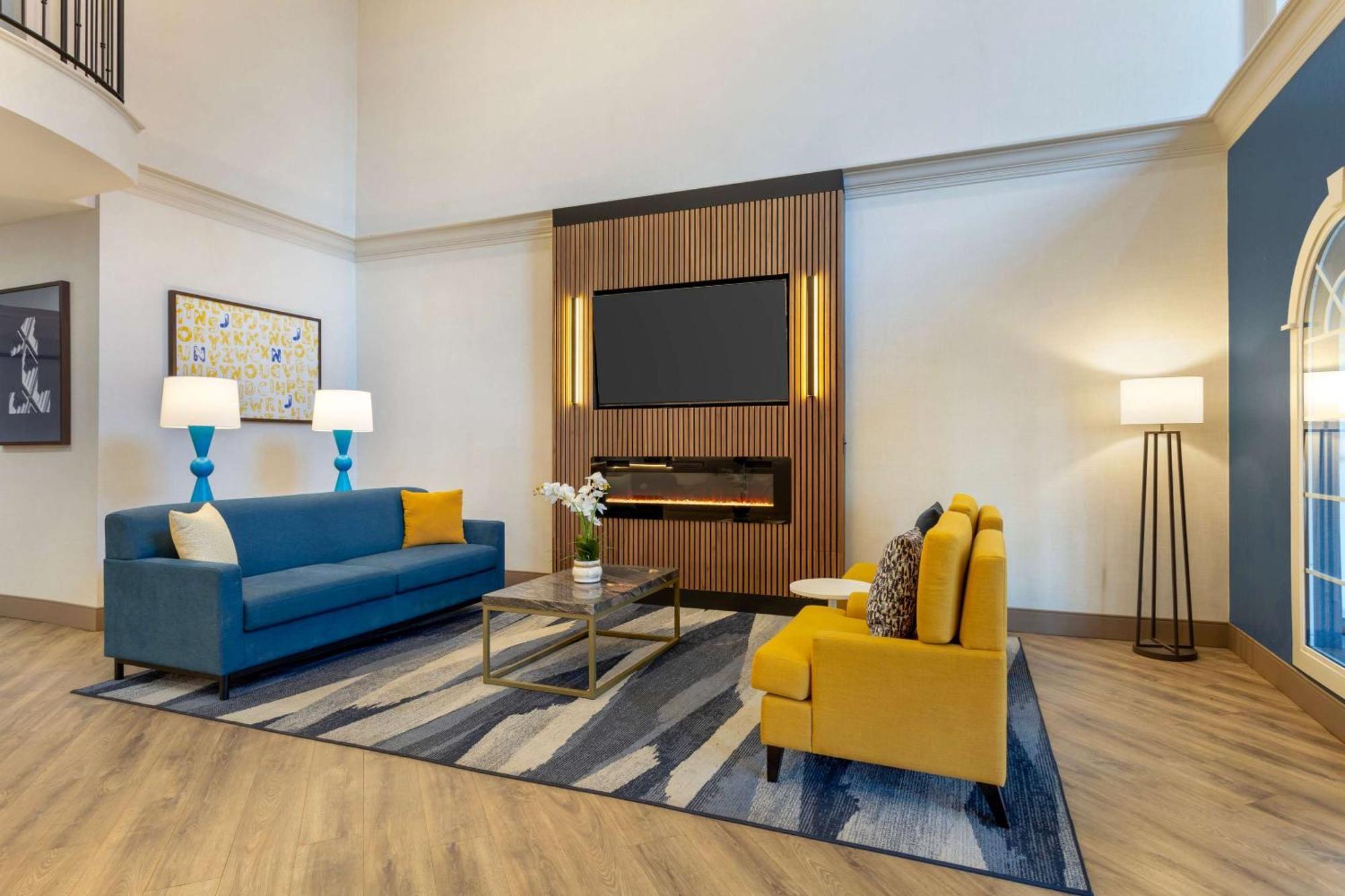 Comfort Suites East Brunswick - South River Zewnętrze zdjęcie
