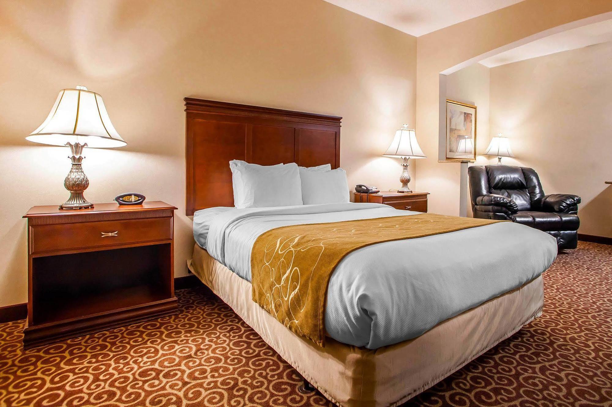 Comfort Suites East Brunswick - South River Zewnętrze zdjęcie