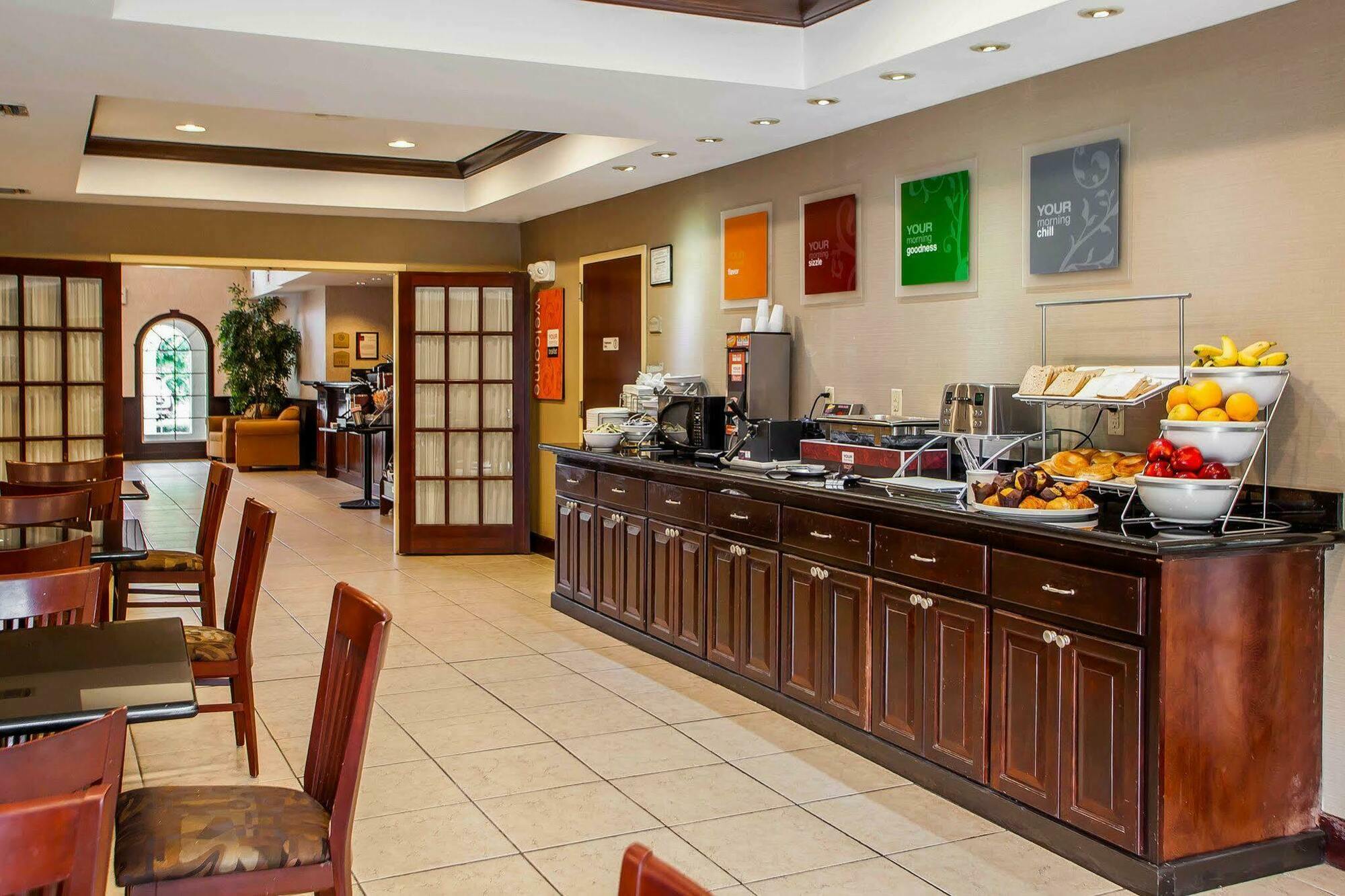 Comfort Suites East Brunswick - South River Zewnętrze zdjęcie