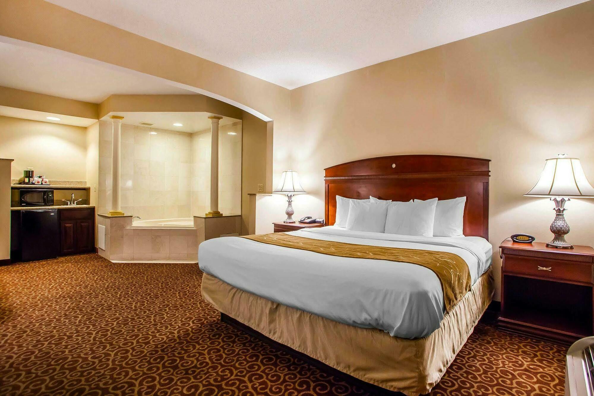 Comfort Suites East Brunswick - South River Zewnętrze zdjęcie