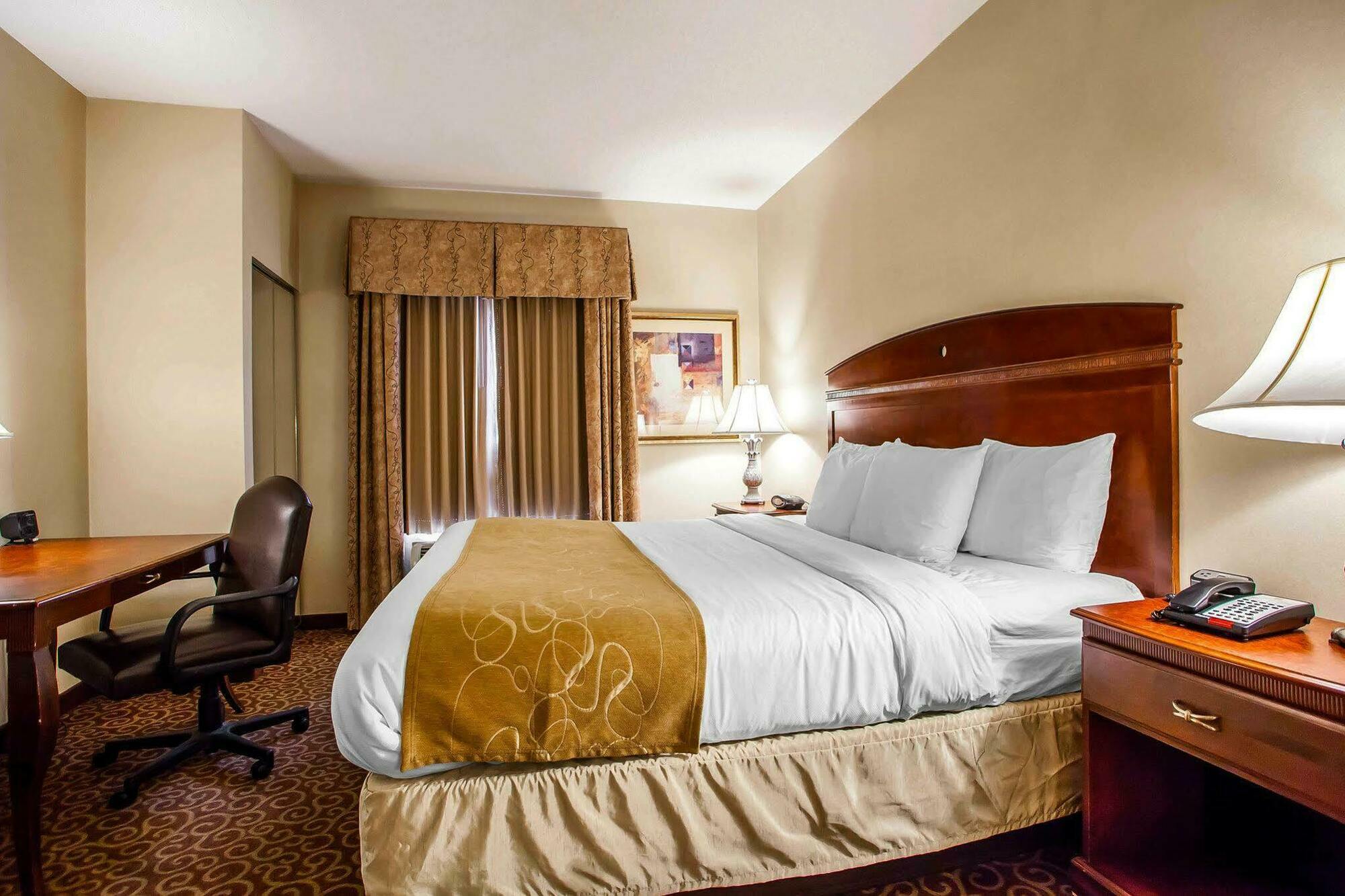 Comfort Suites East Brunswick - South River Zewnętrze zdjęcie