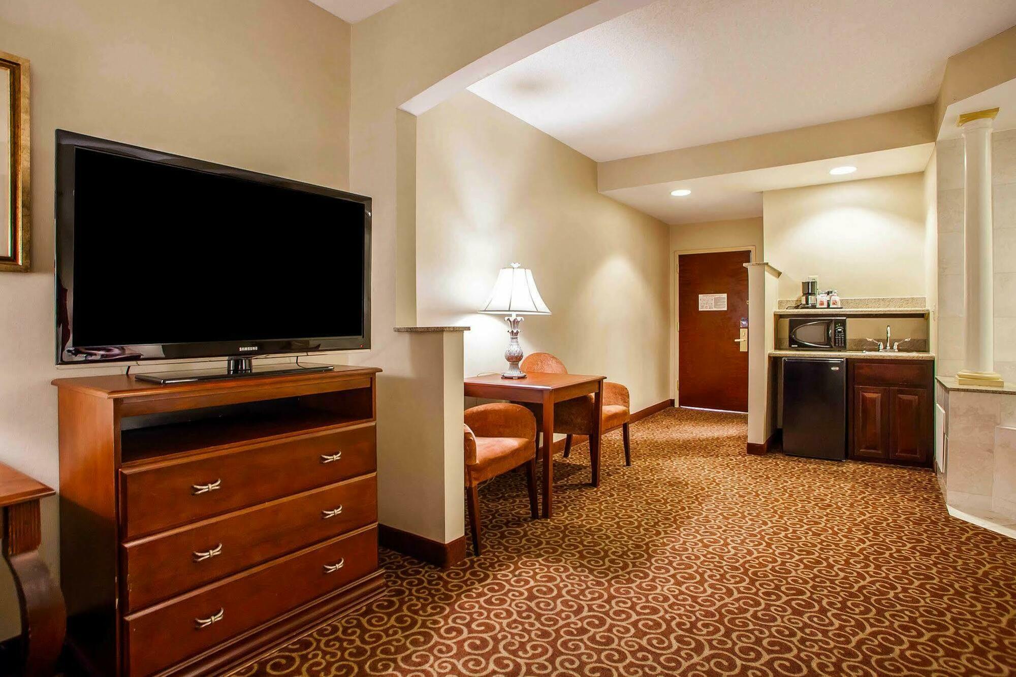 Comfort Suites East Brunswick - South River Zewnętrze zdjęcie